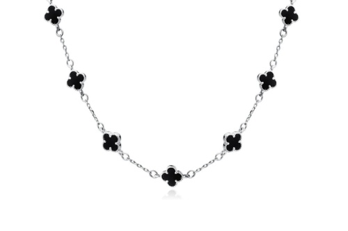 srebrny-naszyjnik-z-czarnym-onyksem-koniczynka