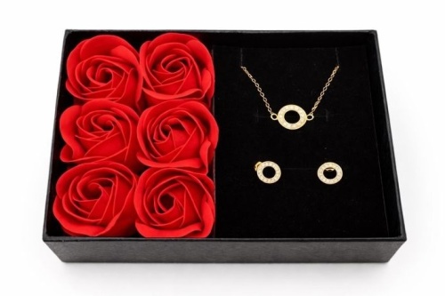 Srebrne okrągłe pozłacane kolczyki pr. 925 z białymi cyrkoniami srebrne-okragle-pozlacane-kolczyki-pr-925-z-bialymi-cyrkoniami