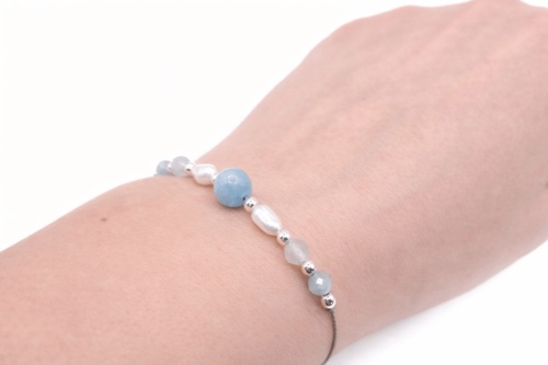 bransoletka-z-blekitnym-kamieniem-i-perla