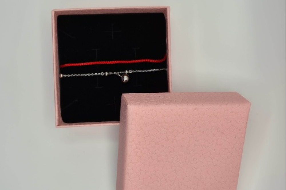 srebrna-pr-925-bransoletka-z-czerwonym-sznurkiem-kuleczki