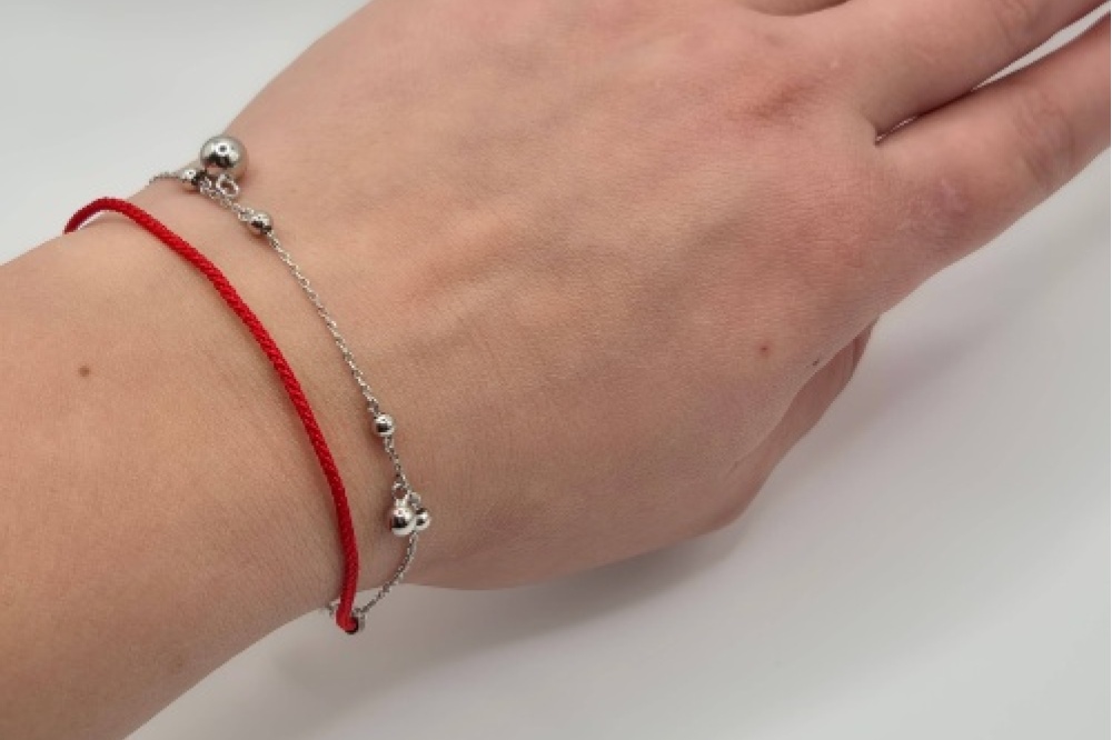 srebrna-pr-925-bransoletka-z-czerwonym-sznurkiem-kuleczki