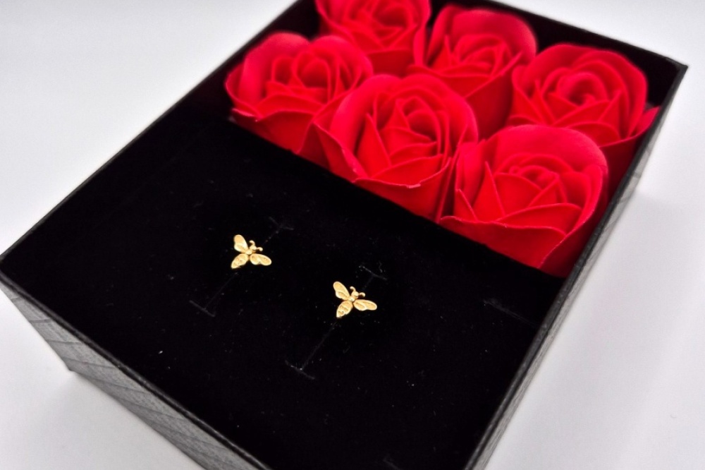 box_bee_roses_1600x1200_optimized