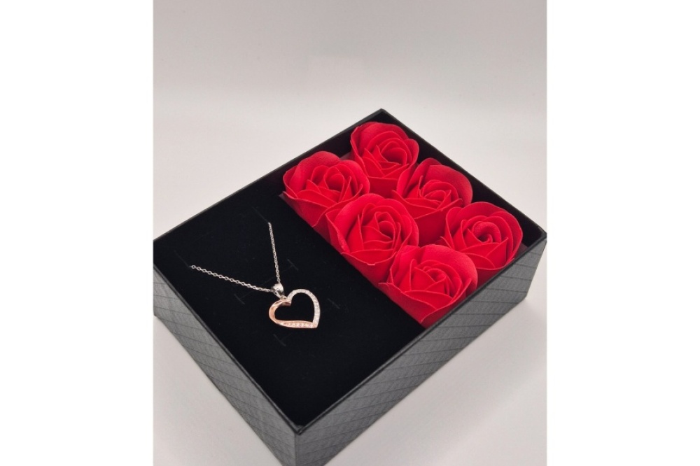 box_roze_naszyjnik_serce_1600x1200