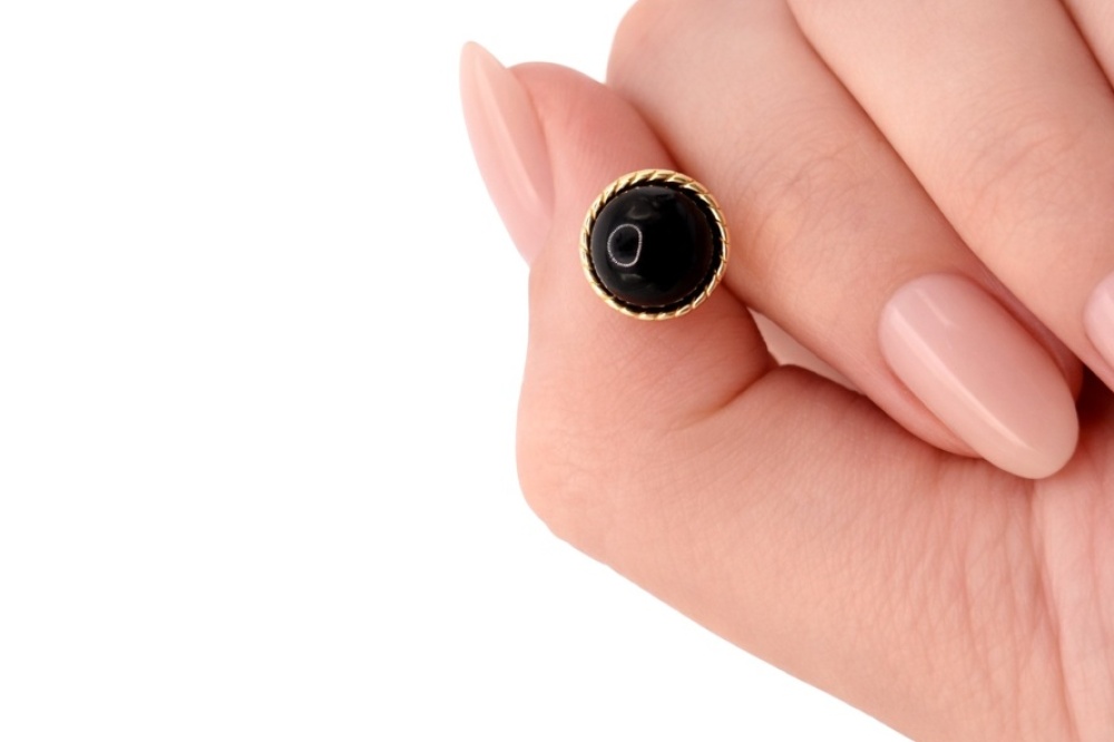 kolczyk_czarny_detal_1600x1200