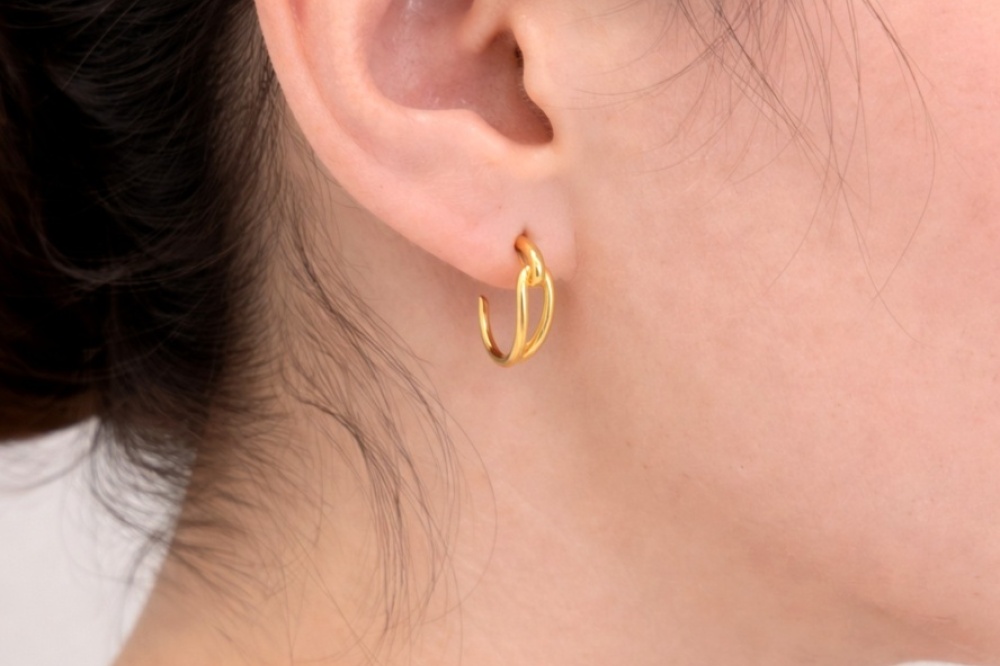 kolczyk_kolka_zloto_na_uchu_1600x1200