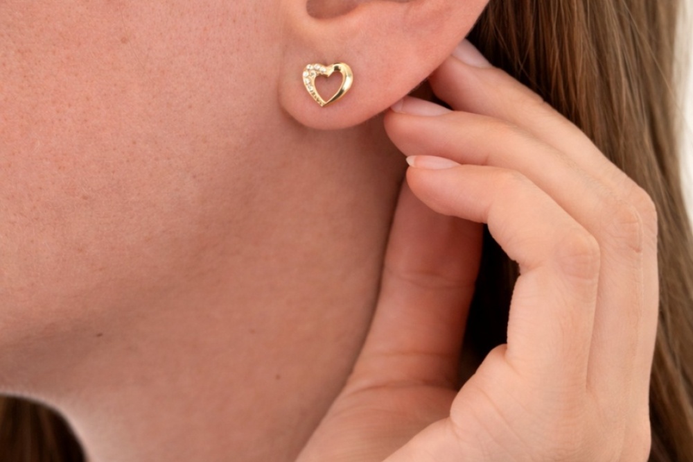 kolczyk_serce_na_uchu_1600x1200