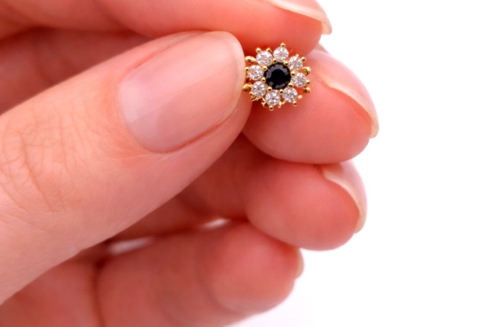 kolczyk_sztyft_czarne_cyrkonie_1600x1200