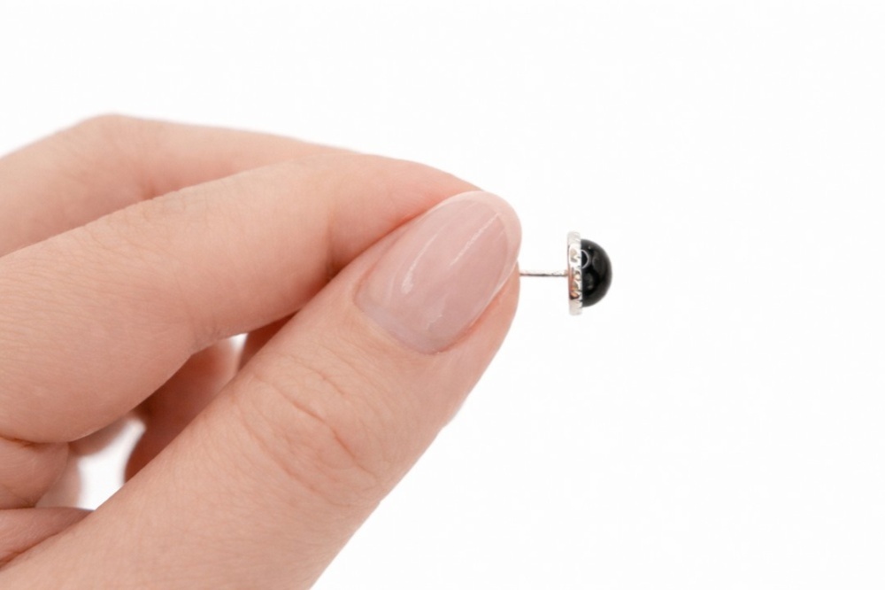 kolczyki-czarny-onyks-srebrne-w-dloni-2