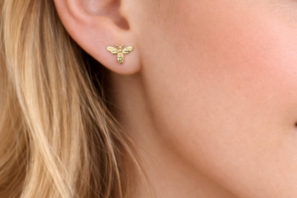 model_bee_earring_1600x1200_optimized