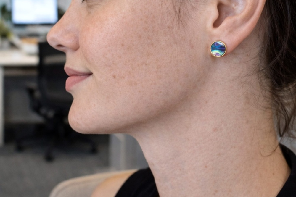 model_opal_earring_1600x1200_optimized
