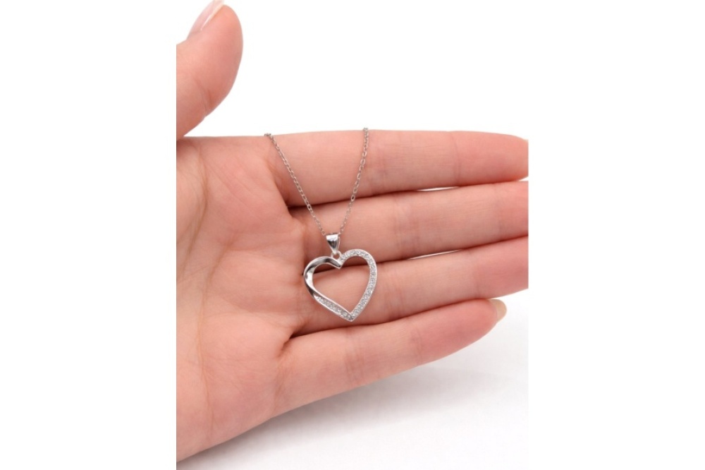 naszyjnik_serce_dlon_1600x1200
