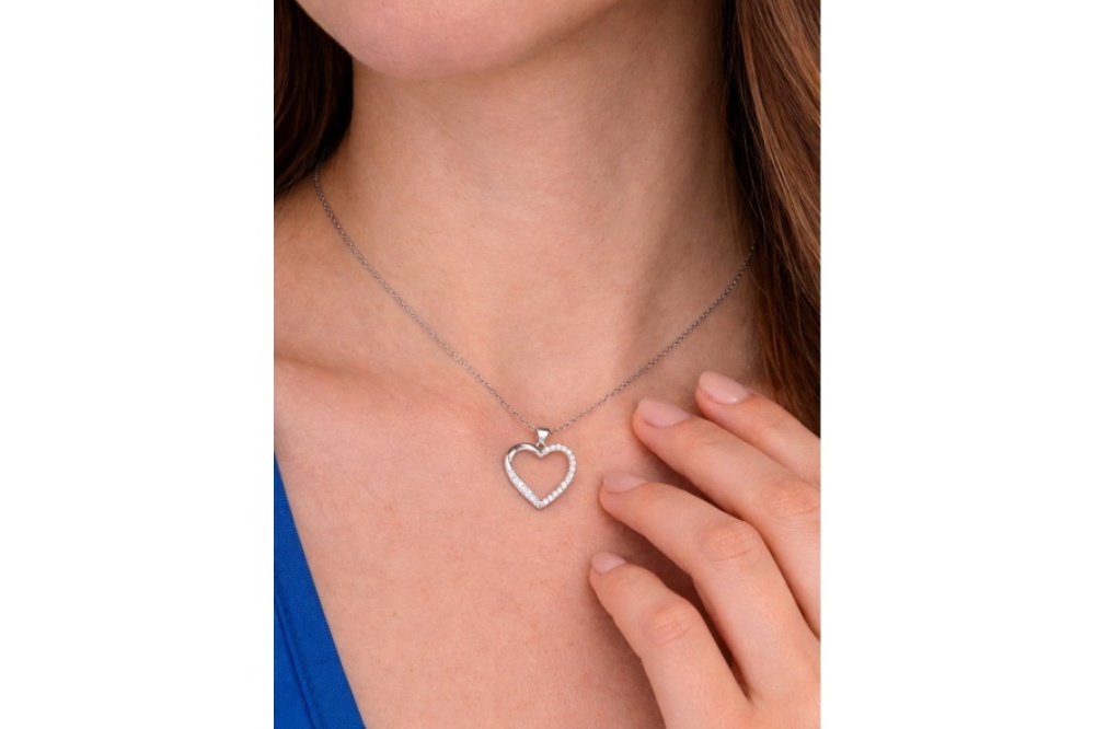 naszyjnik_serce_szyja_1600x1200