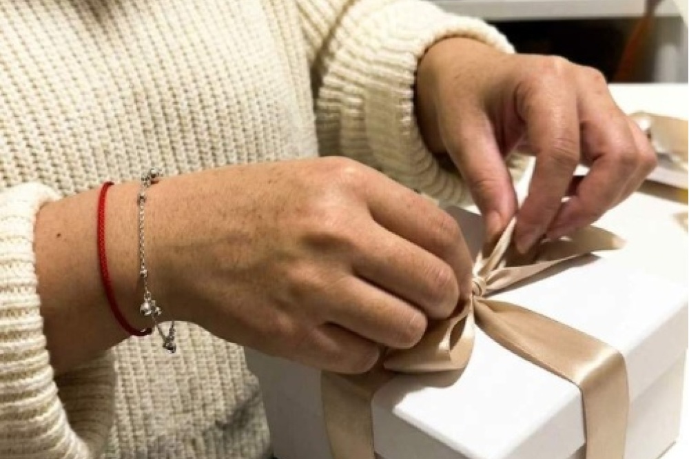 srebrna-pr-925-bransoletka-z-czerwonym-sznurkiem-kuleczki